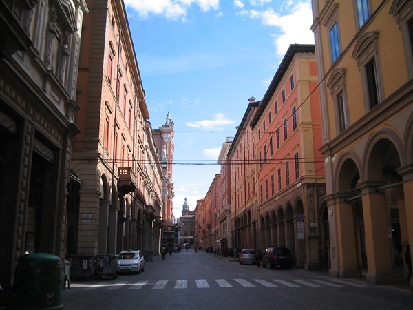 Itinerario breve a Bologna centro, a piedi dalla stazione