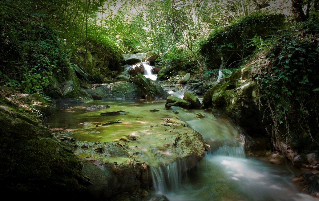 Grotte, acqua, storia