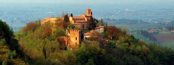 Tra vigneti, colline e ciliegi nel Parco dell’Abbazia