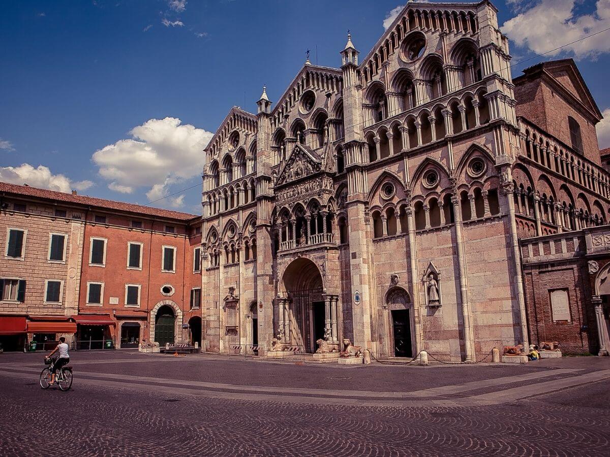 Ferrara: chi dorme in città riceve in regalo una visita guidata