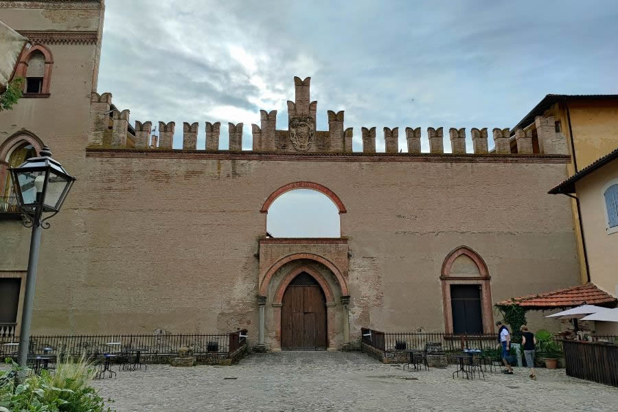 Palazzo De' Rossi Sasso Marconi: buona cucina tra arte e natura