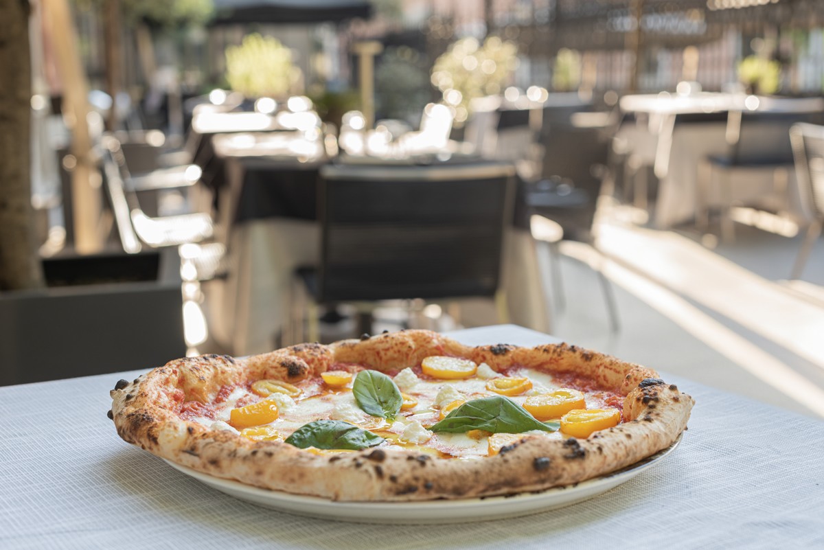 Pizzeria Portici, pizza a Bologna su una terrazza favolosa