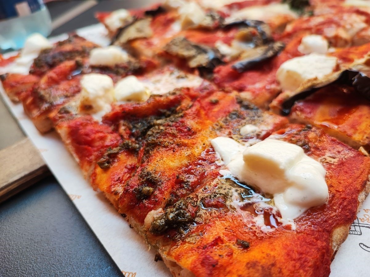 “Certo!Pizza”, la tradizione della pizza alla pala a Bologna