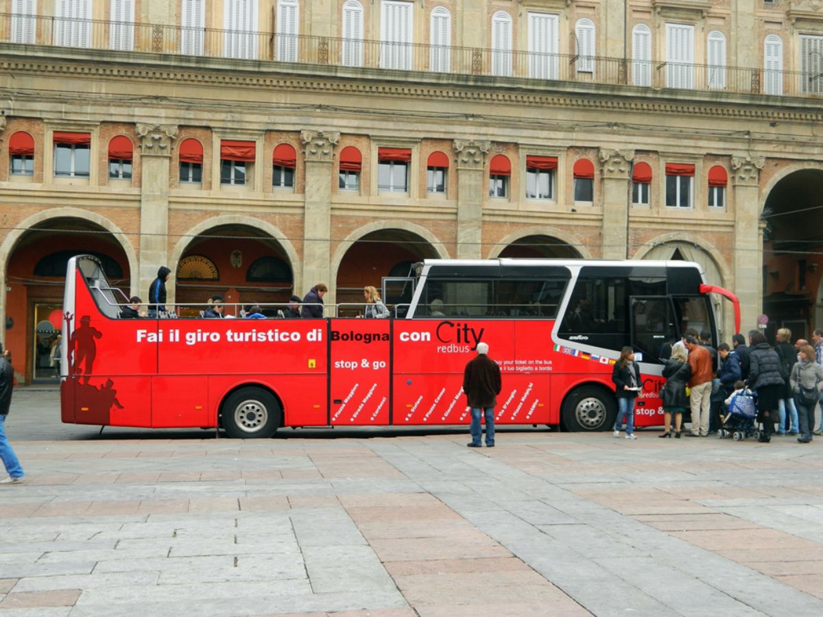 Turismo da Bologna all'Albania