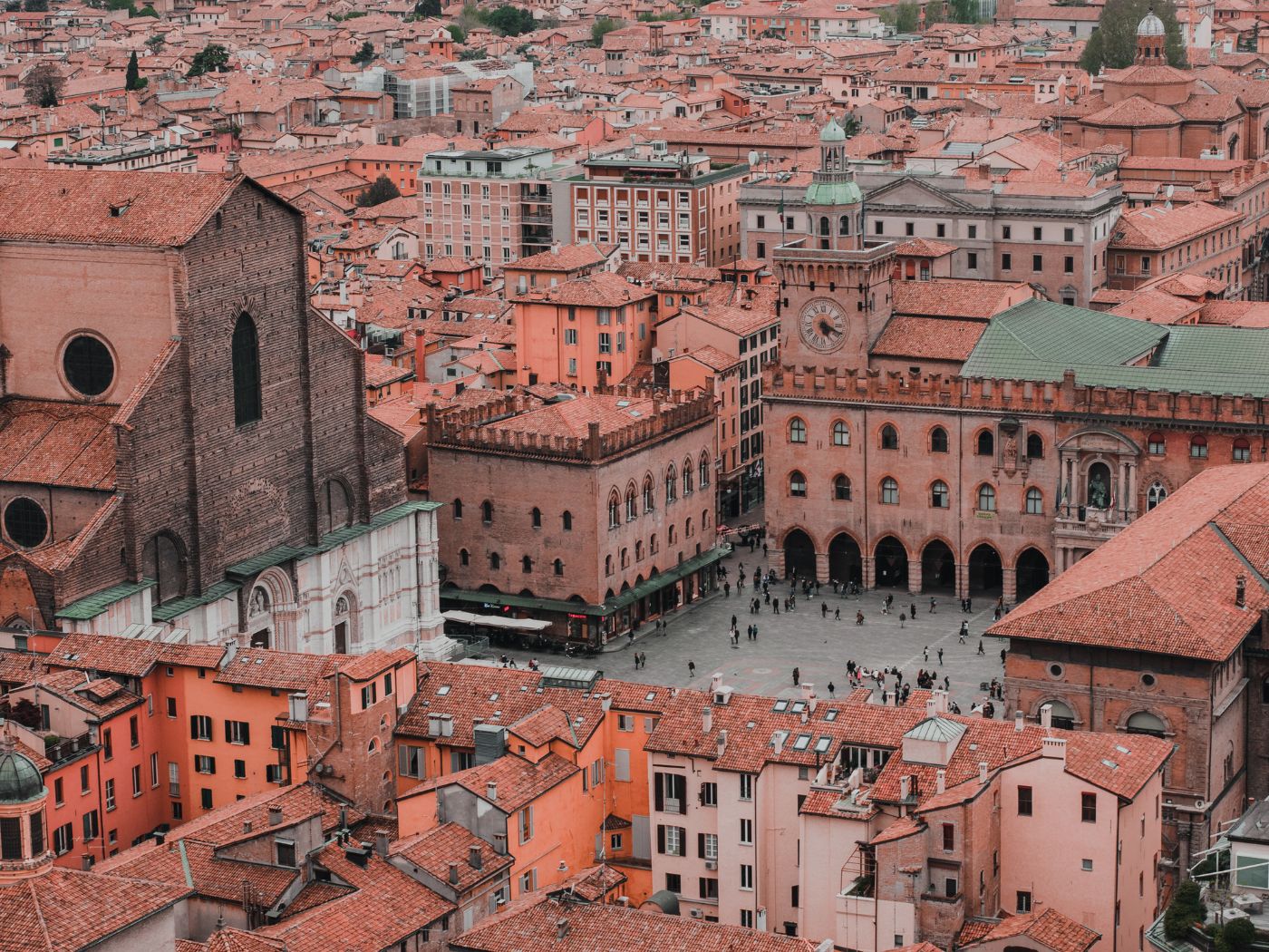 Pantagruelica allo Spazio b5: arte e gastronomia in mostra a Bologna