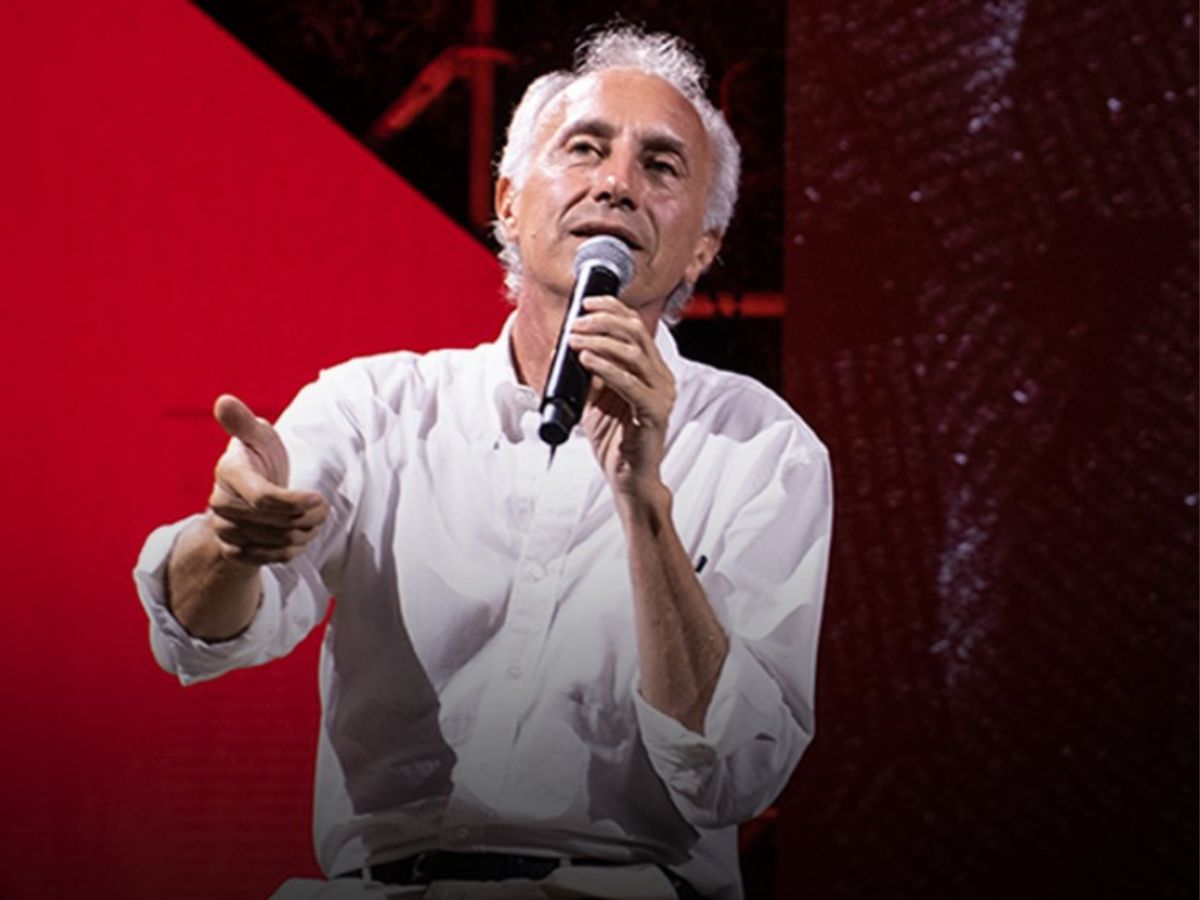 Marco Travaglio al Duse di Bologna con “Cornuti e contenti”